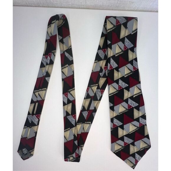 The American Edition Collection Triangle Pattern Professional Tie - Picture 2 of 5